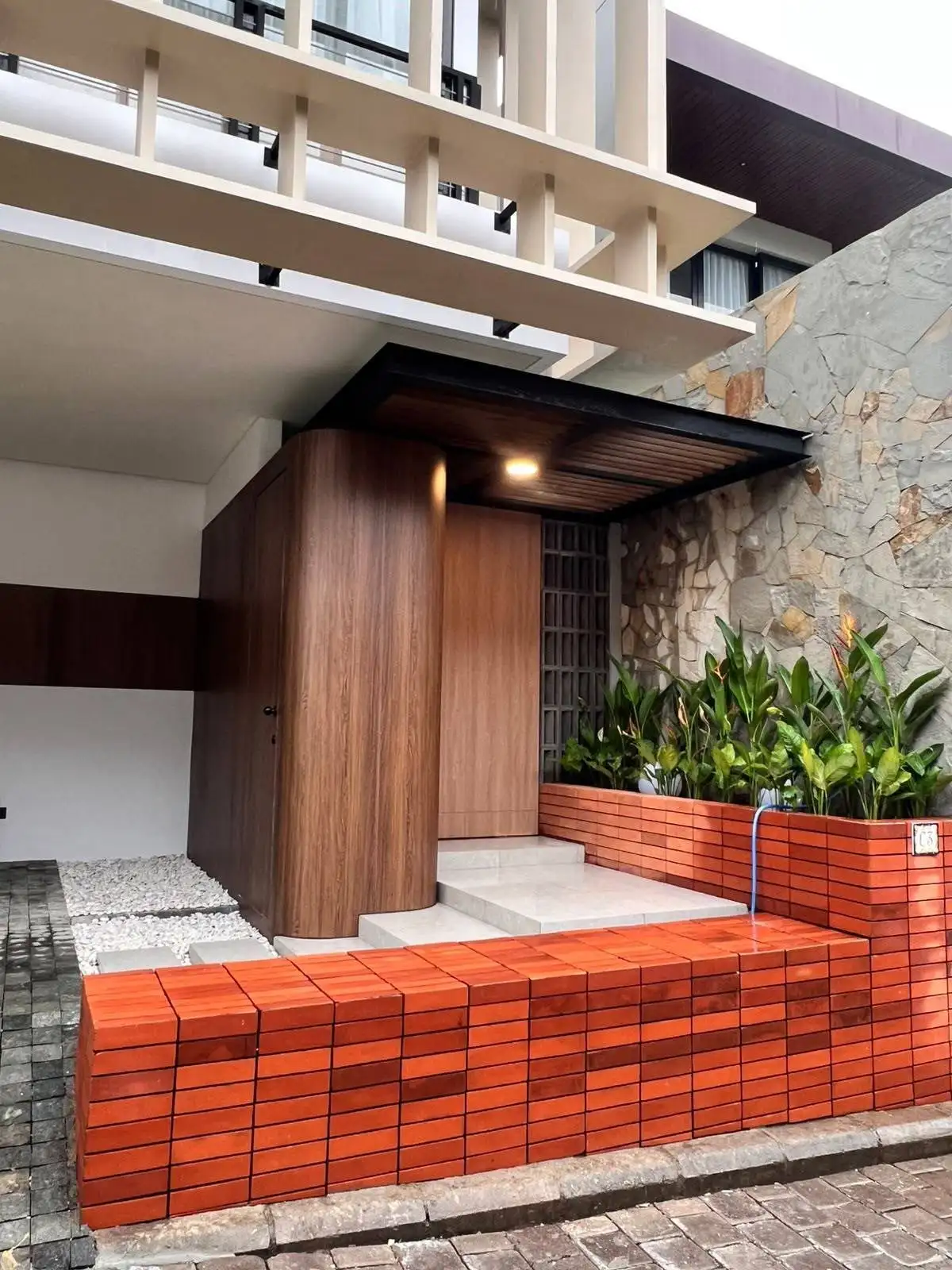 Batu Bolong Villa 01, Bali | 3 Bedrooms + 4 Bathrooms